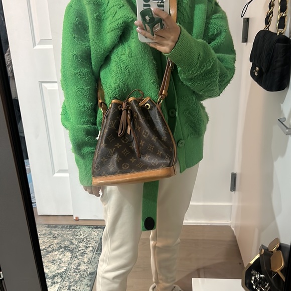 LV classic bucket bag cross body medium side can be cross body or side bag - Picture 4 of 4